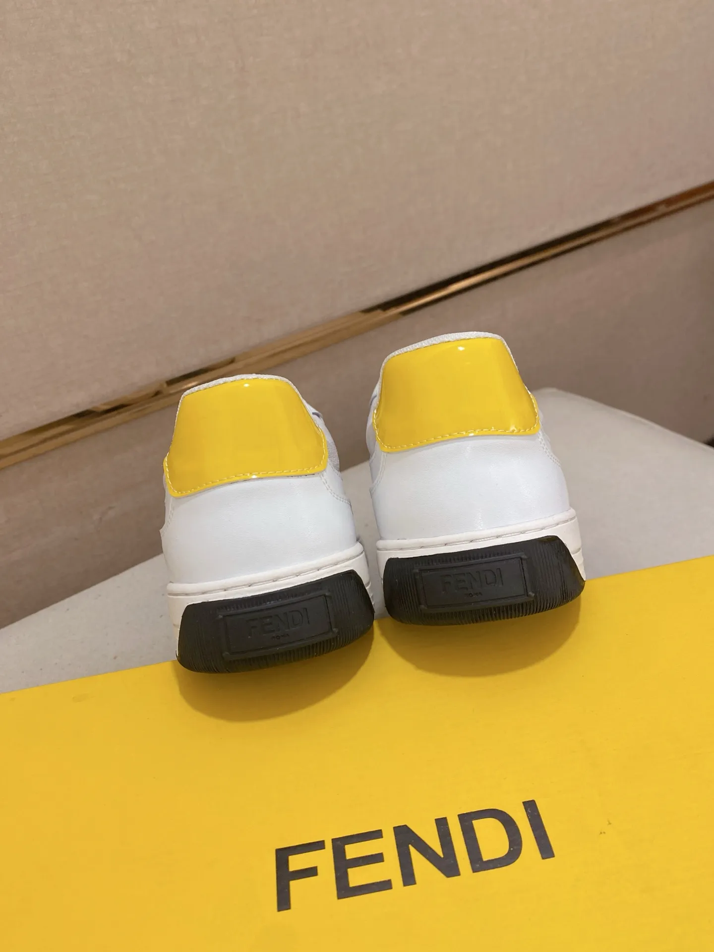 Men's shoes 💰 420💰 (FENDI) New style 👊🏻 upper 🇮🇹 imported cowhide fabric 🇩🇪 lining imported sheepskin lining. The original outsole is molded to highlight the identity of every man, and the upper foot is stable and stable🚶🏻🚶🏻The high-end custom counters reproduce the original version📯No matter the wind or rain, the shoe last remains unchanged and can withstand the verification of time🔍️,🔵 Size: 38-44 (45 is custom-made and cannot be returned or exchanged